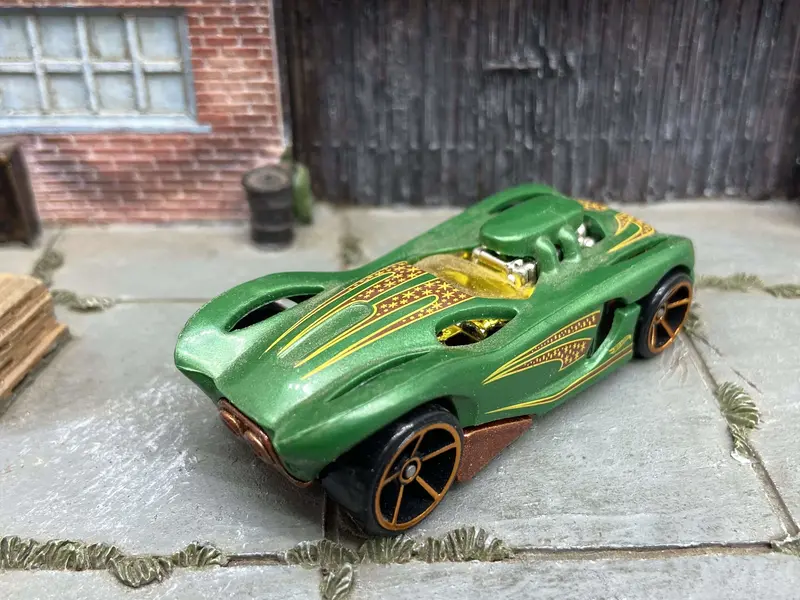 2018 Hot Wheels 16 Angels Pearl Green Yellow And Brown White Scallops On Top And Sides - $2 Bargain Bin! 1