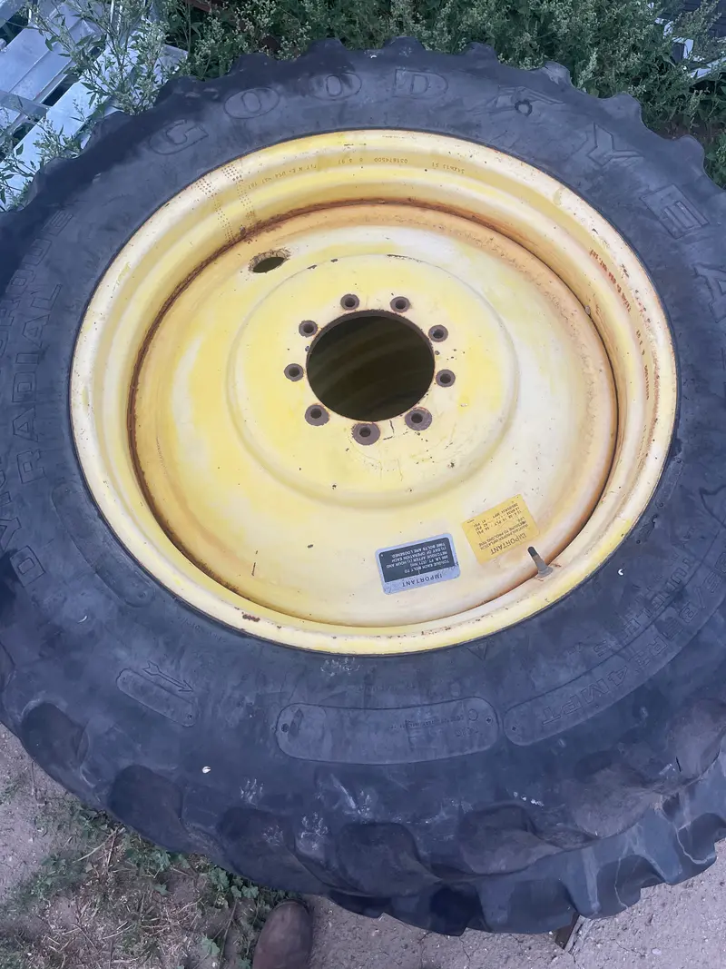 385/85R34 Goodyear Dynatorque Tires Mounted On Jd 4700 Sprayer Rims 1