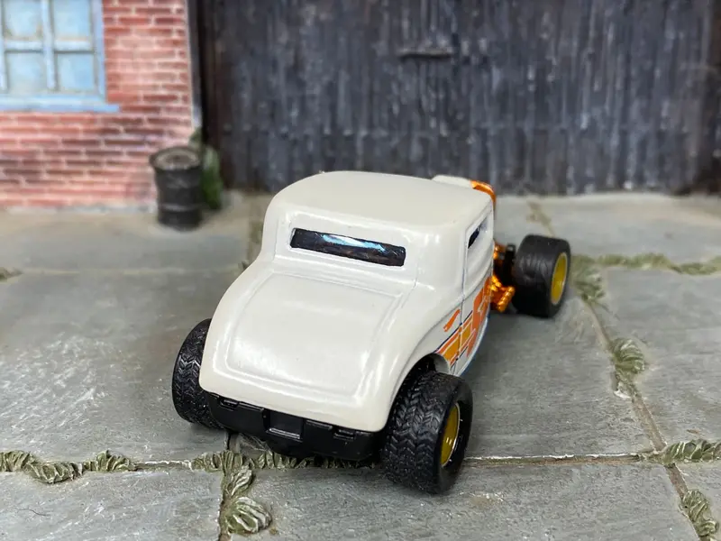 Custom Hot Wheels - 1932 Ford 3 Window - White, Orange And Gold 52 Years - Yellow And Chrome Mag Wheels - Rubber Tires 2