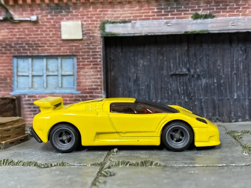Custom Hot Wheels - 1994 Bugatti Eb110 Ss - Yellow - Gray 4 Spoke Wheels - Rubber Tires 1