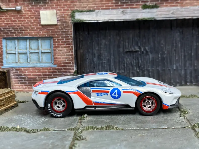 Custom Hot Wheels - 2017 Ford Gt - White, Red And Blue - Chrome And Red 5 Spoke Wheels - Rubber Tires 1