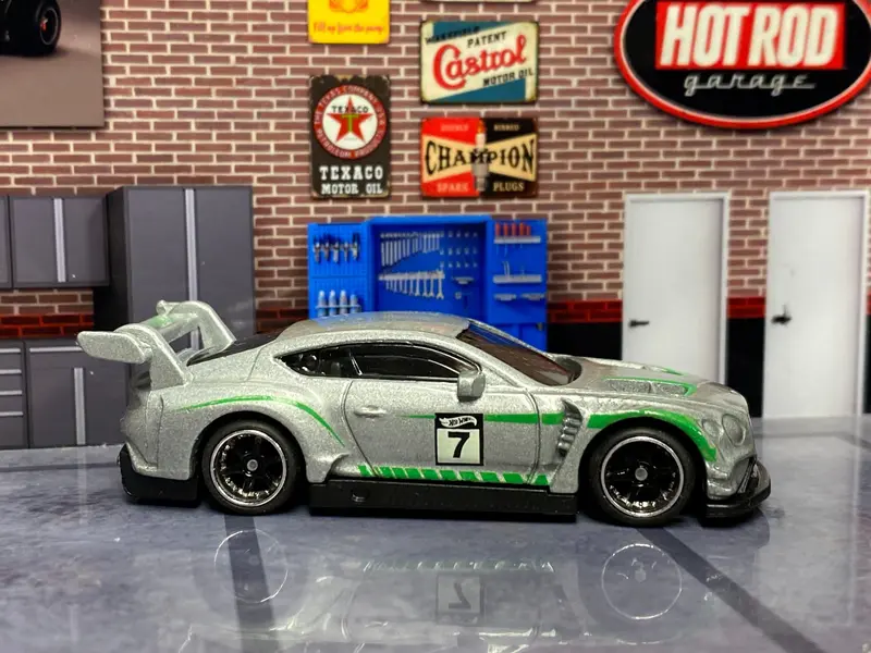 Custom Hot Wheels - 2018 Bentley Continental Gt3 - Gray And Green 7 - Black And Chrome 6 Spoke Wheels - Rubber Tires 1