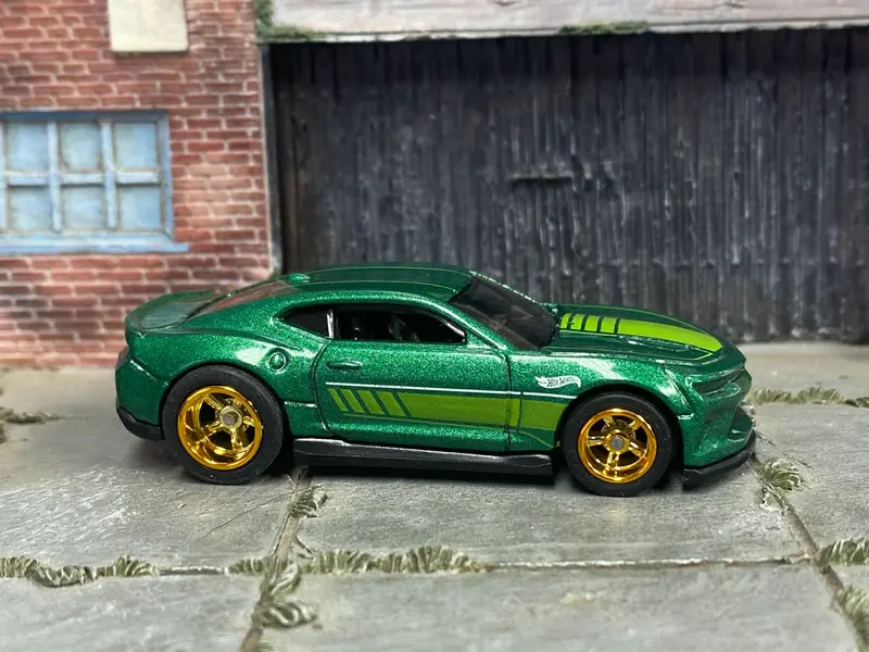 Custom Hot Wheels - 2018 Camaro Ss - Green - Gold Amr Wheels - Rubber Tires 1