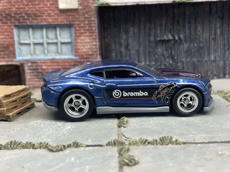Custom Hot Wheels - 2018 Chevy Camaro Ss - Brembo Racing Livery - Blue 5 Spoke Racing Wheels - Rubber Tires 1