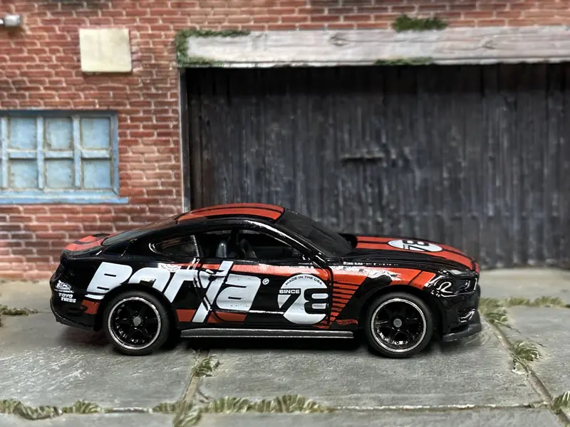 Custom Hot Wheels - 2018 Ford Mustang Gt - Black And Red Borla - Black And Chrome Mag Wheels - Rubber Tires 1