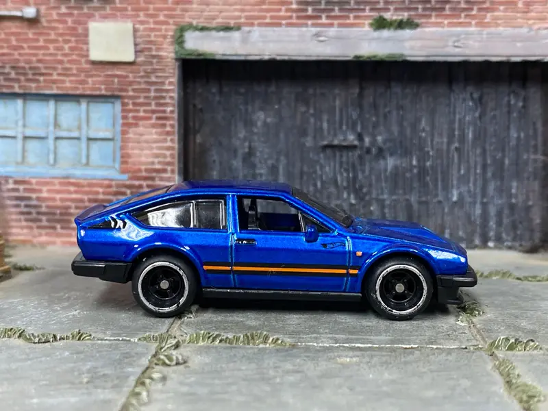Custom Hot Wheels - Alfa Romeo Gtv6 3.0 - Blue And Black - Black And Chrome Mag Wheels - Rubber Tires 1