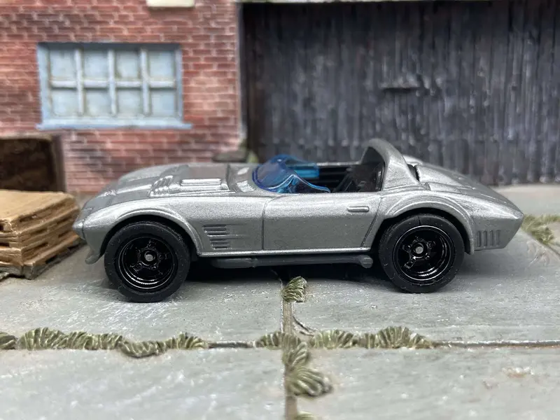 Custom Hot Wheels Chevy Corvette Grand Sport Race Car In Silver With Black 5 Spoke Race Wheels With Rubber Tires 1