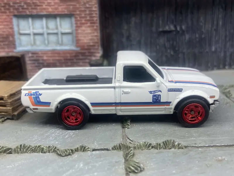 Custom Hot Wheels Datsun 620 Mini Truck In White And Red With Red 5 Star Wheels With Rubber Tires 1