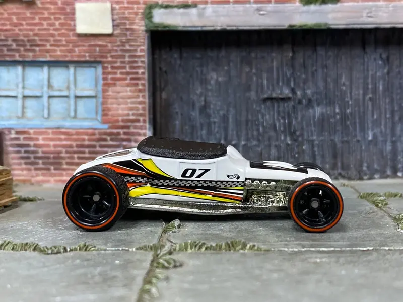 Custom Hot Wheels - Ford Track T T-Bucket - White And Black - Black Mag Wheels - Redline Rubber Tires 1