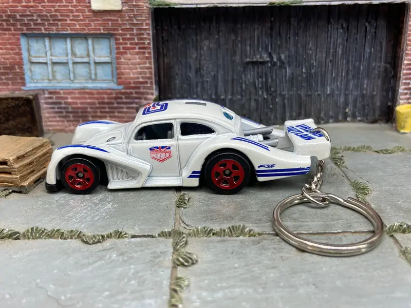 Custom Hot Wheels Keychain - Key Chain - Zipper Pull - Vw Kafer Racer In Urban Outlaw White 1
