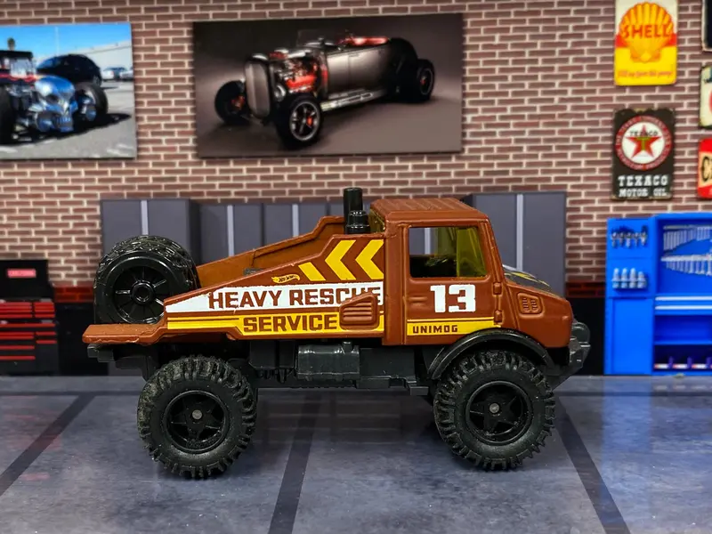 Custom Hot Wheels - Mercedes-Benz Unimog 1300 - Brown And Yellow Heavy Rescue - Black 5 Star Wheels - Off Road Rubber Tires 1