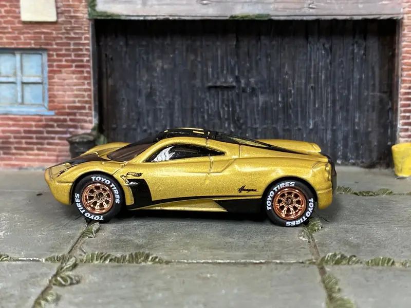 Custom Hot Wheels - Pagani Huayra Roadster - Gold - Rose Gold Track Wheels - Toyo Race Tires 1