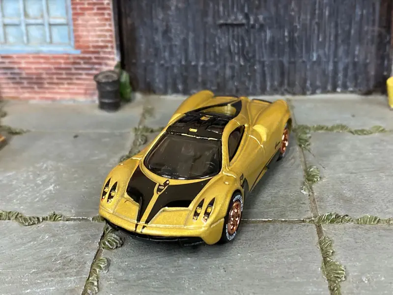 Custom Hot Wheels - Pagani Huayra Roadster - Gold - Rose Gold Track Wheels - Toyo Race Tires 2