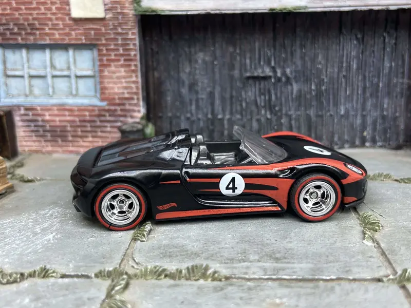 Custom Hot Wheels - Porsche 918 Spyder - Black And Red - Chrome 5 Spoke Wheels - Redline Rubber Tires 1