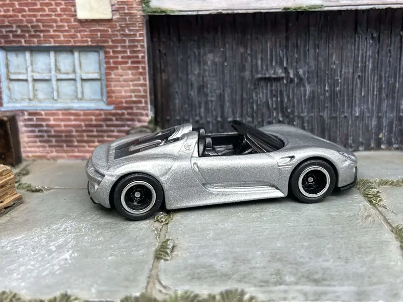 Custom Hot Wheels Porsche 918 Spyder Race Car In Silver With Black And Chrome 5 Spoke Wheels With Rubber Tires 1
