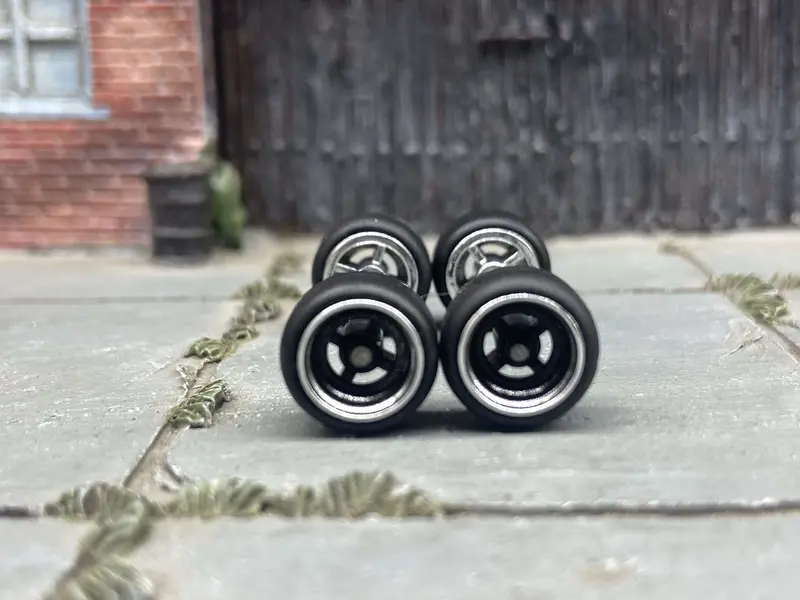 Custom Hot Wheels Wheels And Matchbox Rubber Tires - Black And Chrome 4 Spoke Wheels Rubber Tires 10Mm & 10Mm 1