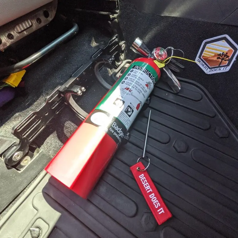 Desert Does It Quick Drop Fire Extinguisher Mount (Universal Fit) 2