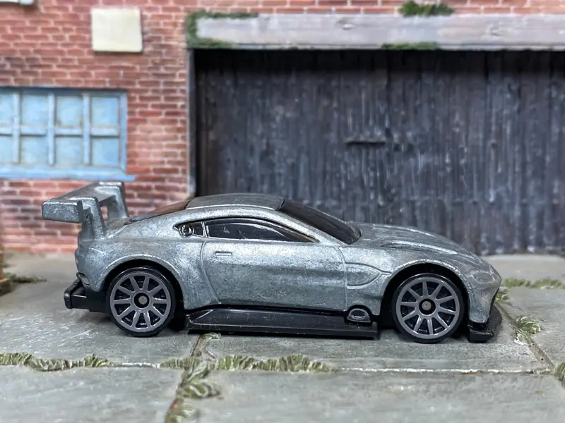 Diy Hot Wheels Car Kit - Aston Martin Vantage Gte - Build Your Own Custom Hot Wheels! 2