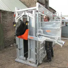 Head Scoop For Ritchie Cattle Chutes - 323G 1