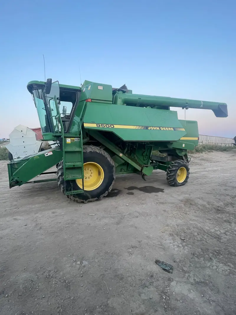 John Deere 9500 Combine Salvage 1