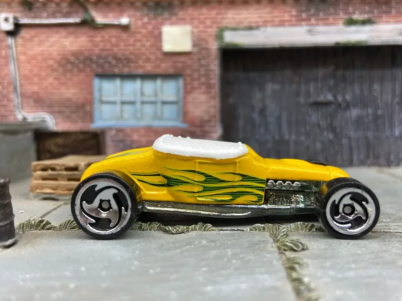 Loose Hot Wheels 1927 Ford T-Bucket Track T Dressed In Yellow With Flames 1