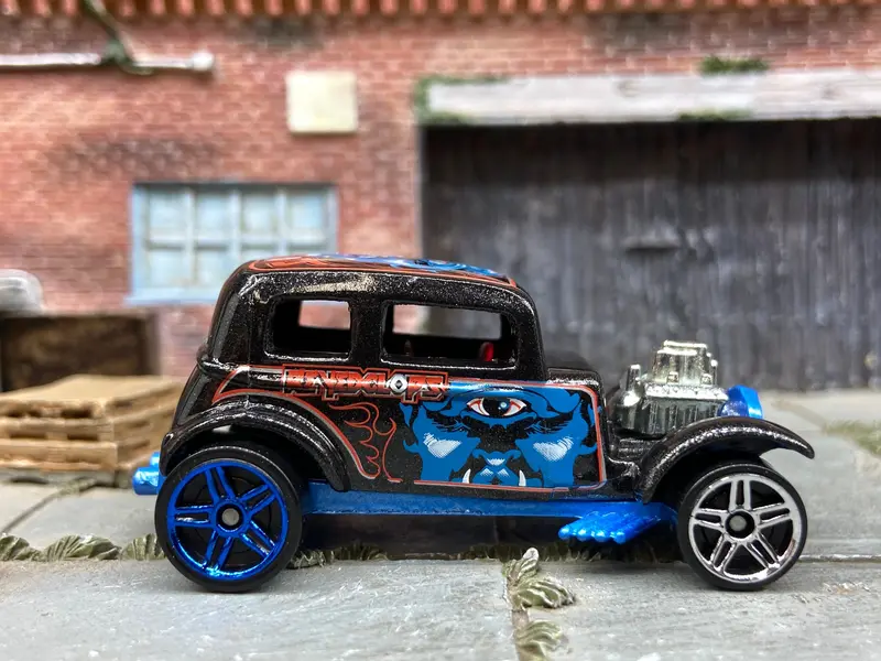 Loose Hot Wheels - 1932 Ford Vicky - Black And Blue Reyedclops Livery 1