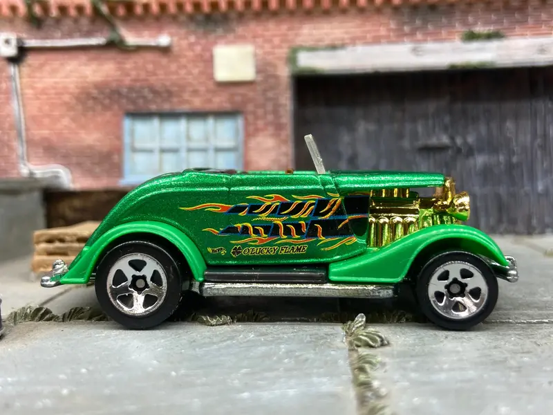 Loose Hot Wheels - 1933 Ford Roadster Convertible - Green O'lucky Flame Livery 1