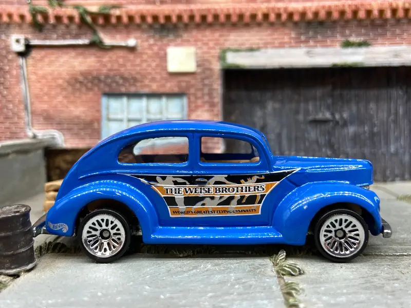 Loose Hot Wheels - 1940 Ford Fat Fender Sedan - Blue 1