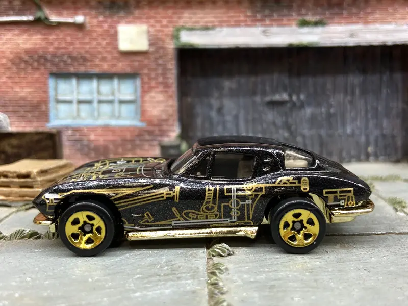 Loose Hot Wheels - 1963 Chevy Corvette Stingray - Black And Gold 1