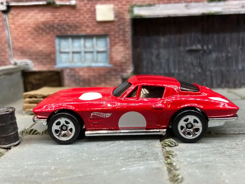 Loose Hot Wheels - 1964 Chevy Corvette Sting Ray - Red And White 1