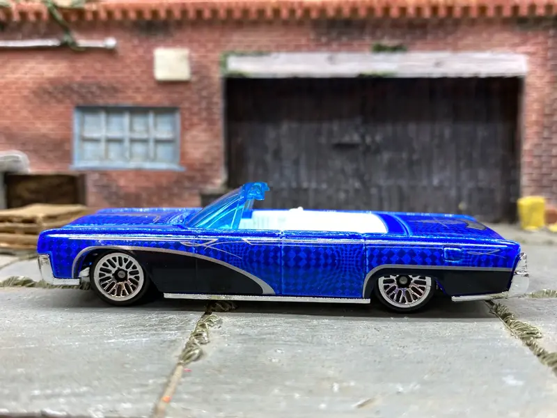 Loose Hot Wheels 1964 Lincoln Continental Convertible Dressed In Blue And Black 1