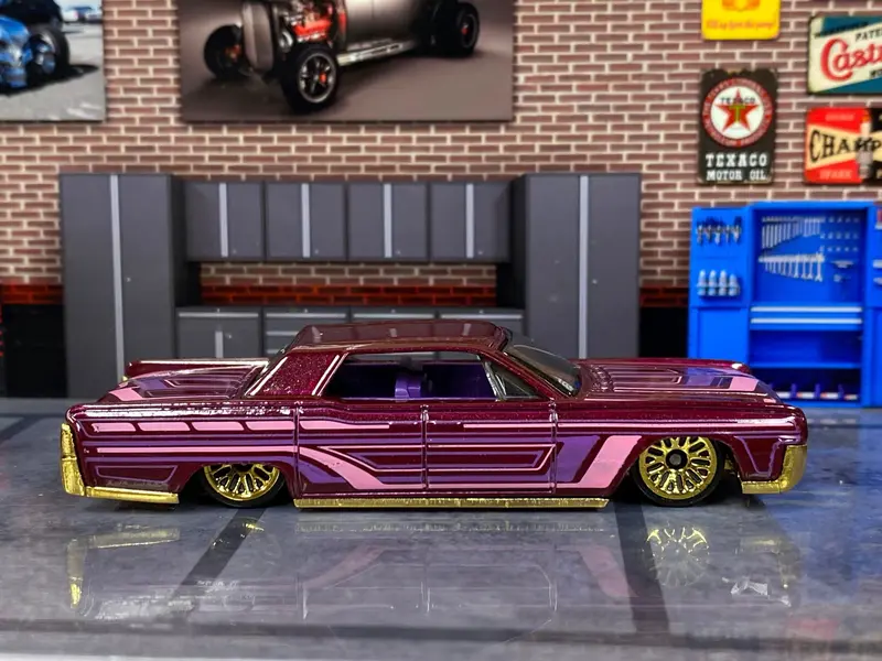Loose Hot Wheels - 1964 Lincoln Continental - Dark Red And Pink 1
