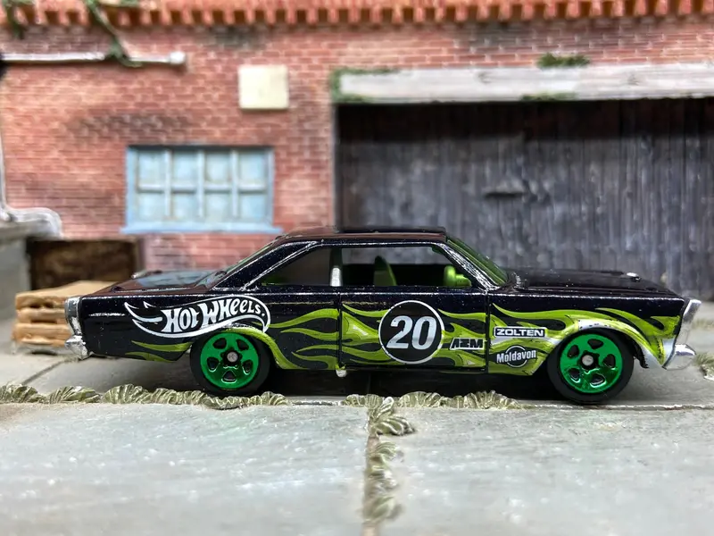 Loose Hot Wheels - 1965 Ford Galaxy 500 - Black And Green With Flames 1