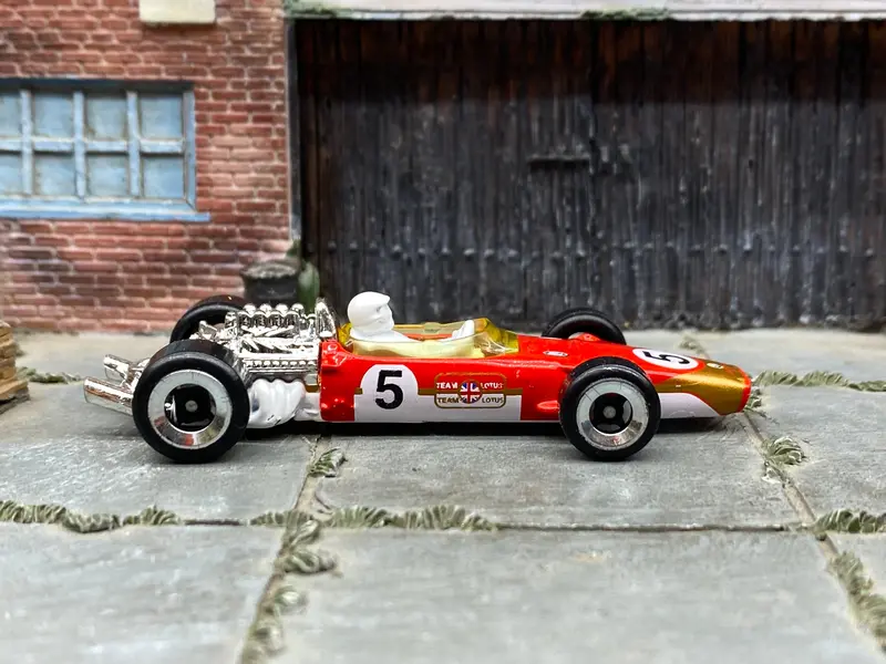 Loose Hot Wheels - 1967 Lotus Type 40 Race Car - Red #5 1