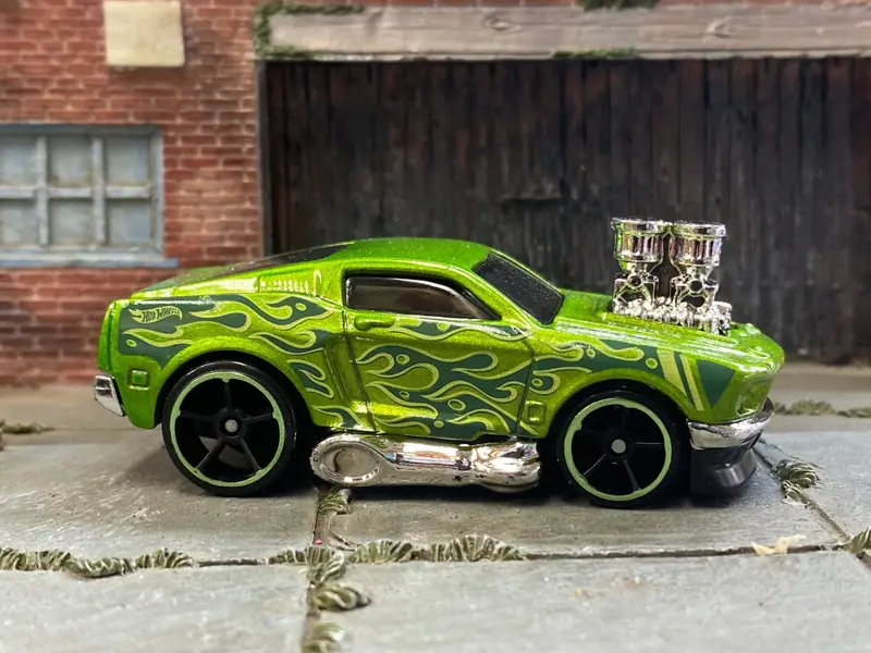 Loose Hot Wheels - 1968 Ford Mustang Toon'd - Geen With Tribal Flames 1