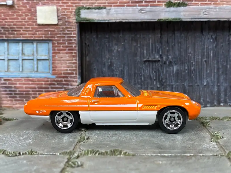 Loose Hot Wheels - 1968 Mazda Cosmo Sport - Orange And White 1