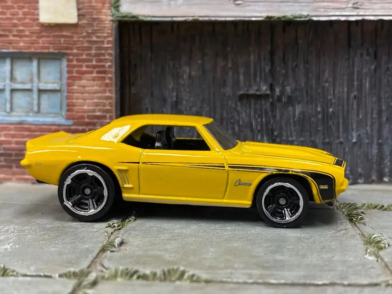Loose Hot Wheels - 1969 Chevy Camaro Copo - Yellow And Black 1