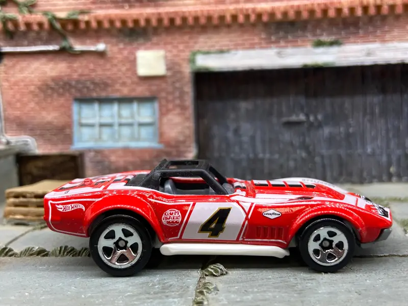 Loose Hot Wheels - 1969 Chevy Corvette Racer - Red And White 1