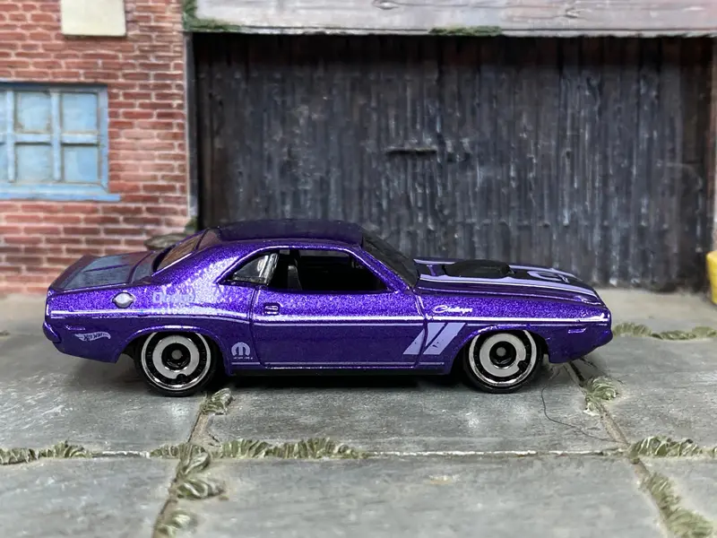 Loose Hot Wheels - 1970 Dodge Challenger - Purple 1