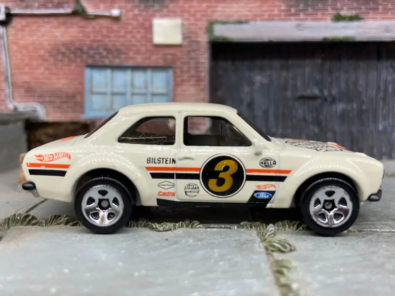 Loose Hot Wheels 1970 Ford Escort Rs 1600 Dressed In Off White #3 Gum Ball 3000 Race Livery 1