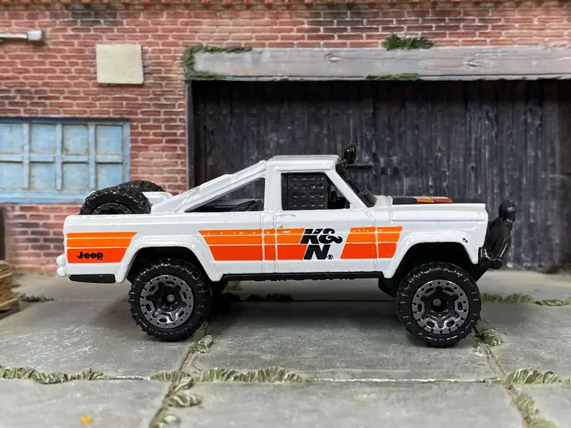 Loose Hot Wheels - 1973 Jeep J10 Pick Up - White K&N 1