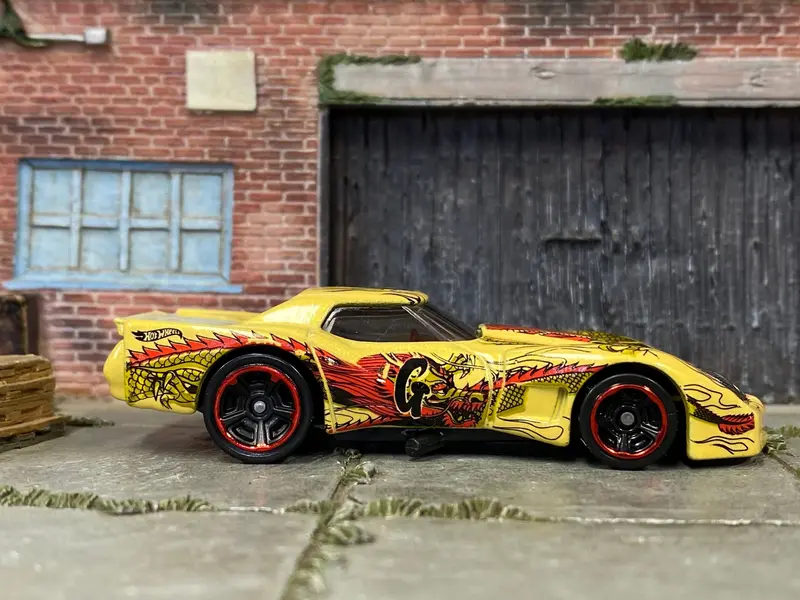 Loose Hot Wheels - 1976 Chevy Corvette Greenwood - Golden Dragon Art Car 1