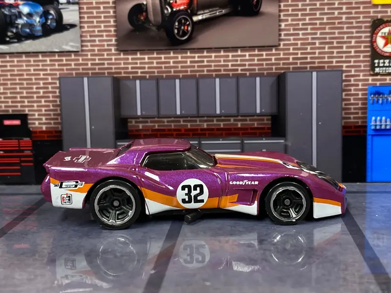 Loose Hot Wheels - 1976 Chevy Corvette Greenwood - Purple, Orange And White 32 1