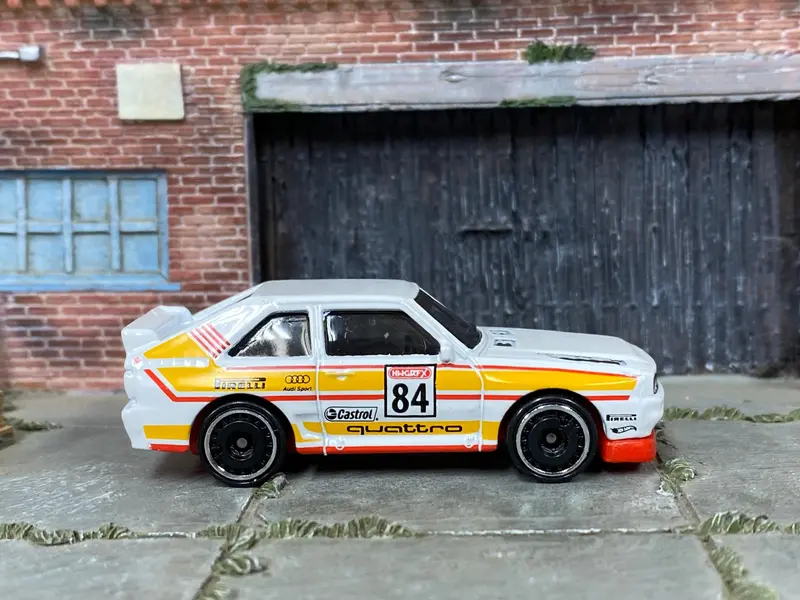 Loose Hot Wheels - 1984 Audi Sport Quattro - White And Yellow #84 1