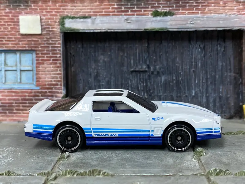 Loose Hot Wheels - 1984 Pontiac Firebird - White And Blue 1