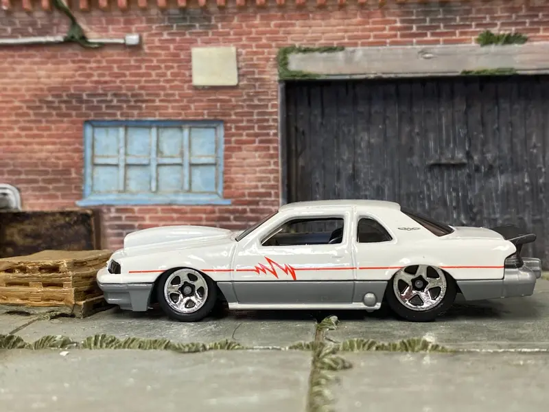 Loose Hot Wheels - 1988 Ford Thunderbird Pro Street T-Bird - White, Red And Gray 1