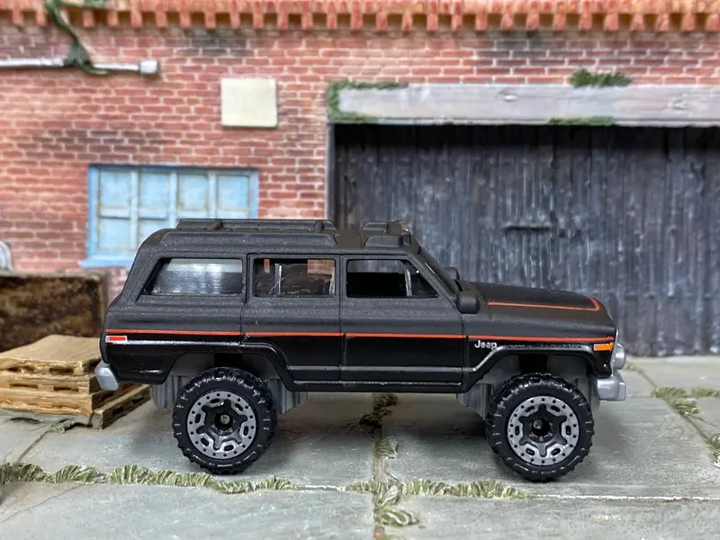 Loose Hot Wheels - 1988 Jeep Wagoneer - Satin Black And Red 1