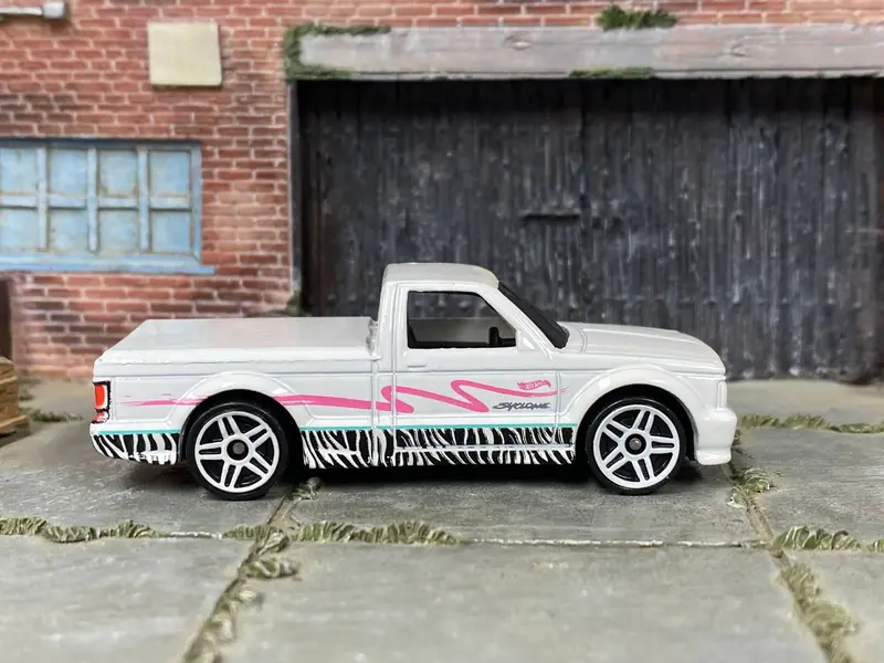 Loose Hot Wheels - 1991 Gmc Syclone Pick Up Truck - White, Pink And Black 1