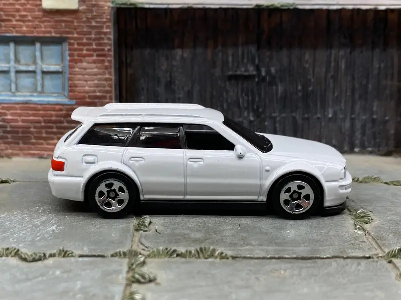 Loose Hot Wheels - 1994 Audi Avant Rs2 - White 1