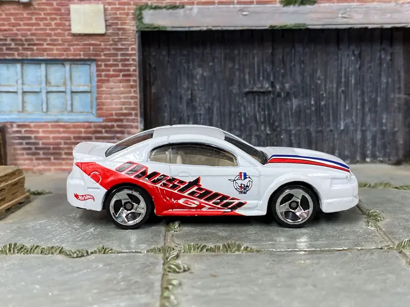Loose Hot Wheels - 1999 Ford Mustang - White And Red 1